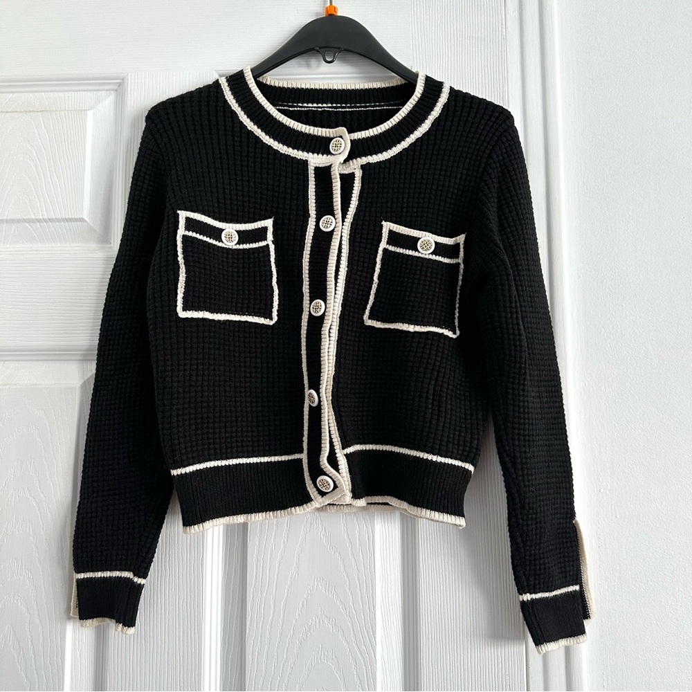 Black and white cardigan sweater (New)